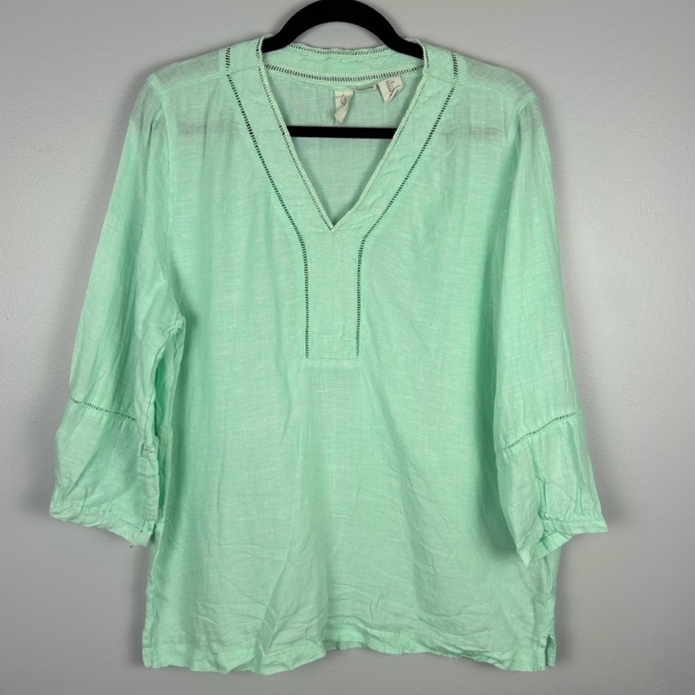 Joie Mint Linen detailed V neck and 3/4 length sleeves. Beauty Women's Blouse